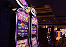 Slotst APP ဖြင့် Esports ပွဲဆုံးဖြတ်ချက်နှင့် Live Score ကြည့်ရှုနေသော မြင်ကွင်း