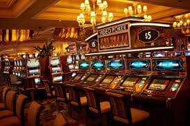 Slotst Sports Betting APP ဖြင့် Mobile ပေါ်တွင် In-Play Live Bet ချနေသော မြင်ကွင်း